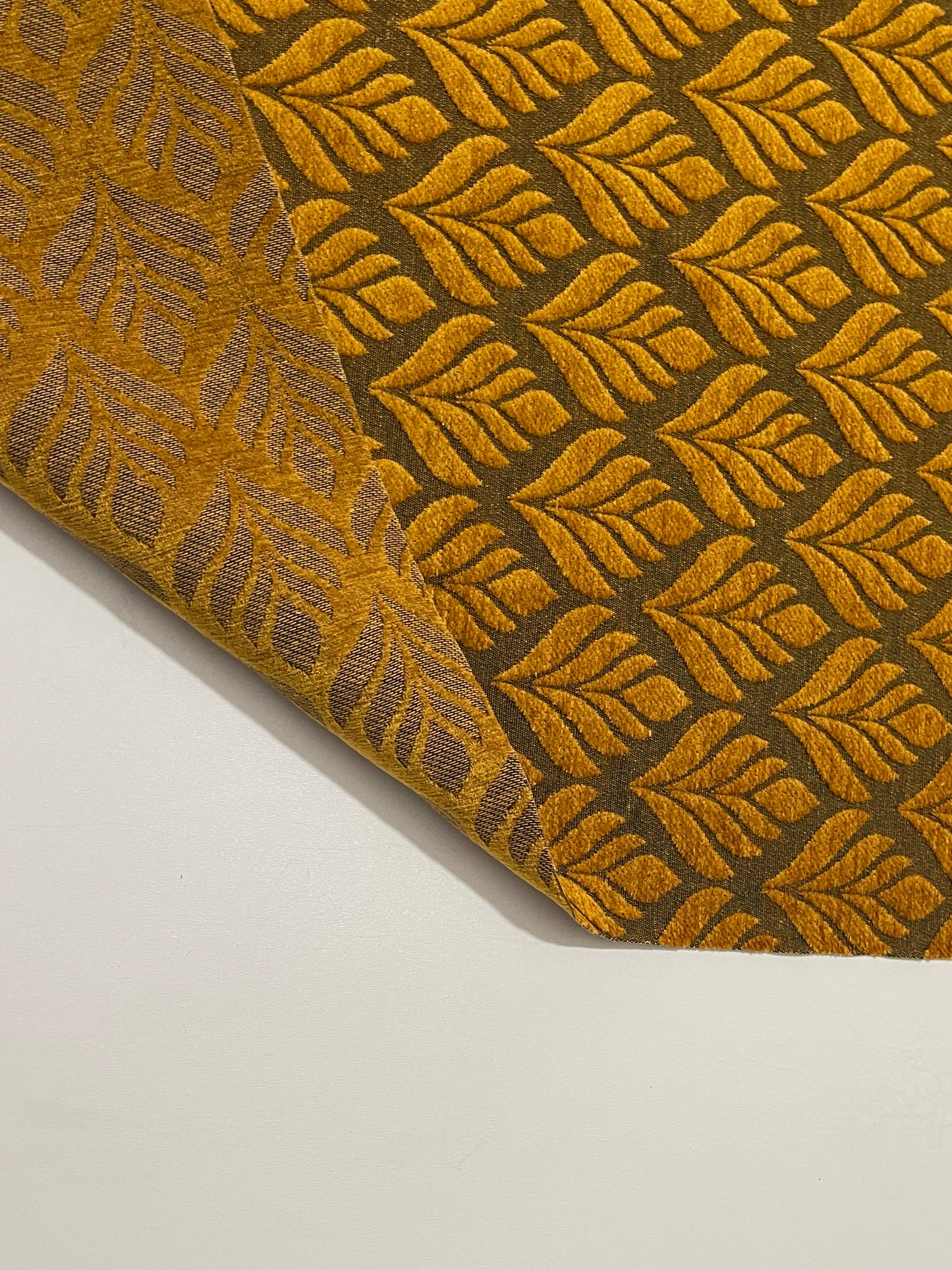 Jacquardstoff Goldblätter Motiv