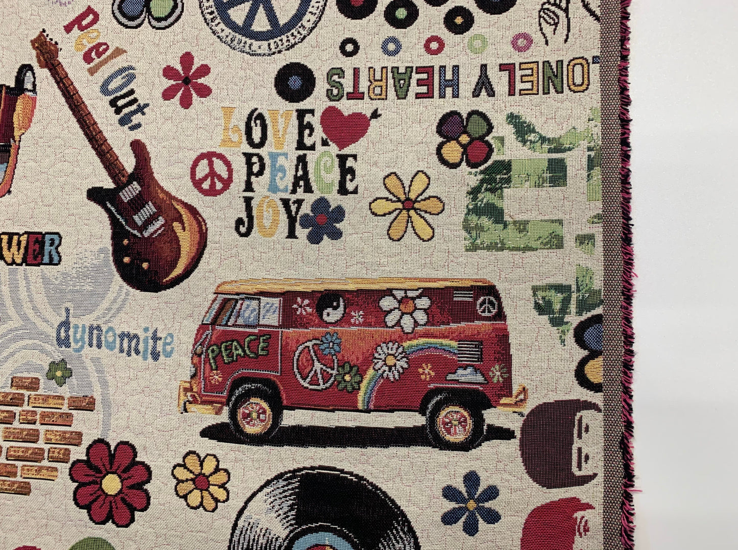 Schöner VW-Bus Mit Hippie Symbolen und Peace Zeichen
