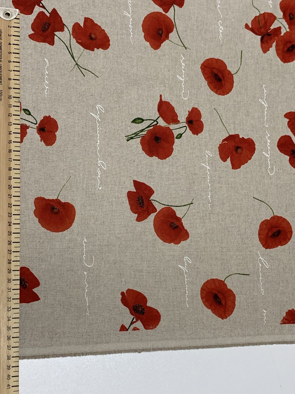 Ottoman Stoffe rote Blumen mit braunem Hintergrund