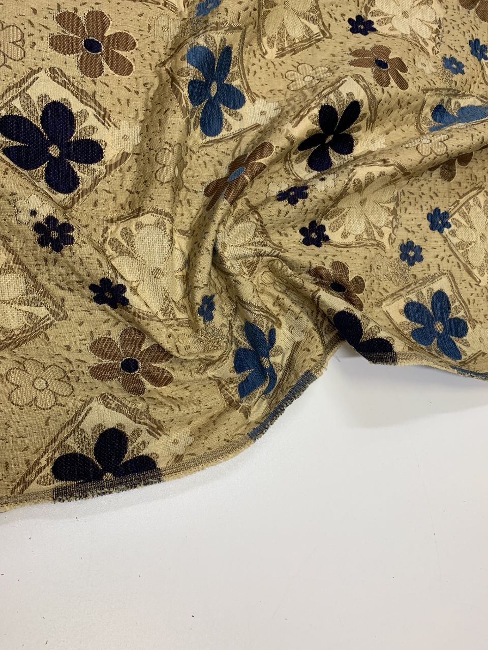 Möbel Stoffe blaue und blaue Blumen mit braunem Hintergrund