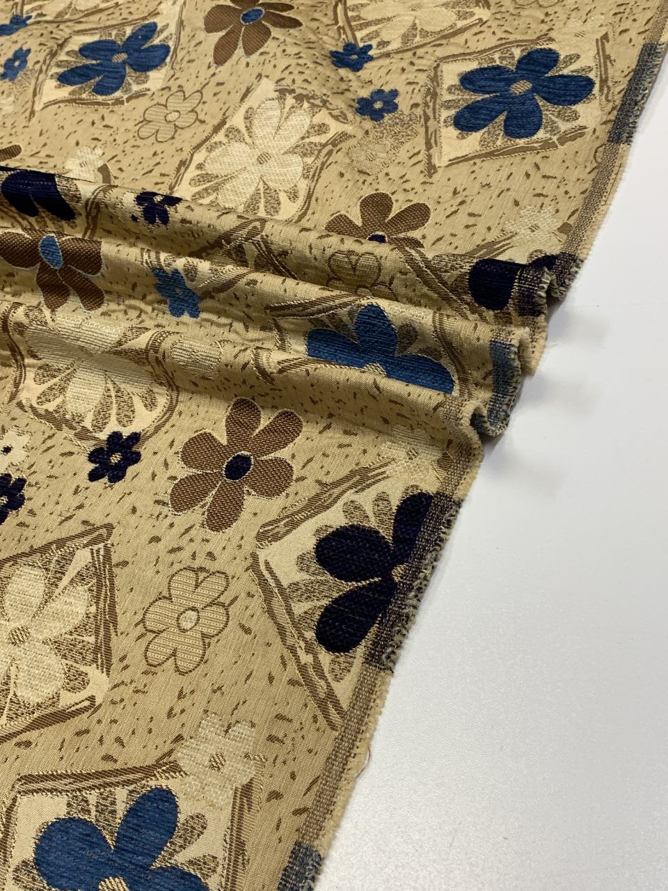 Möbel Stoffe blaue und blaue Blumen mit braunem Hintergrund