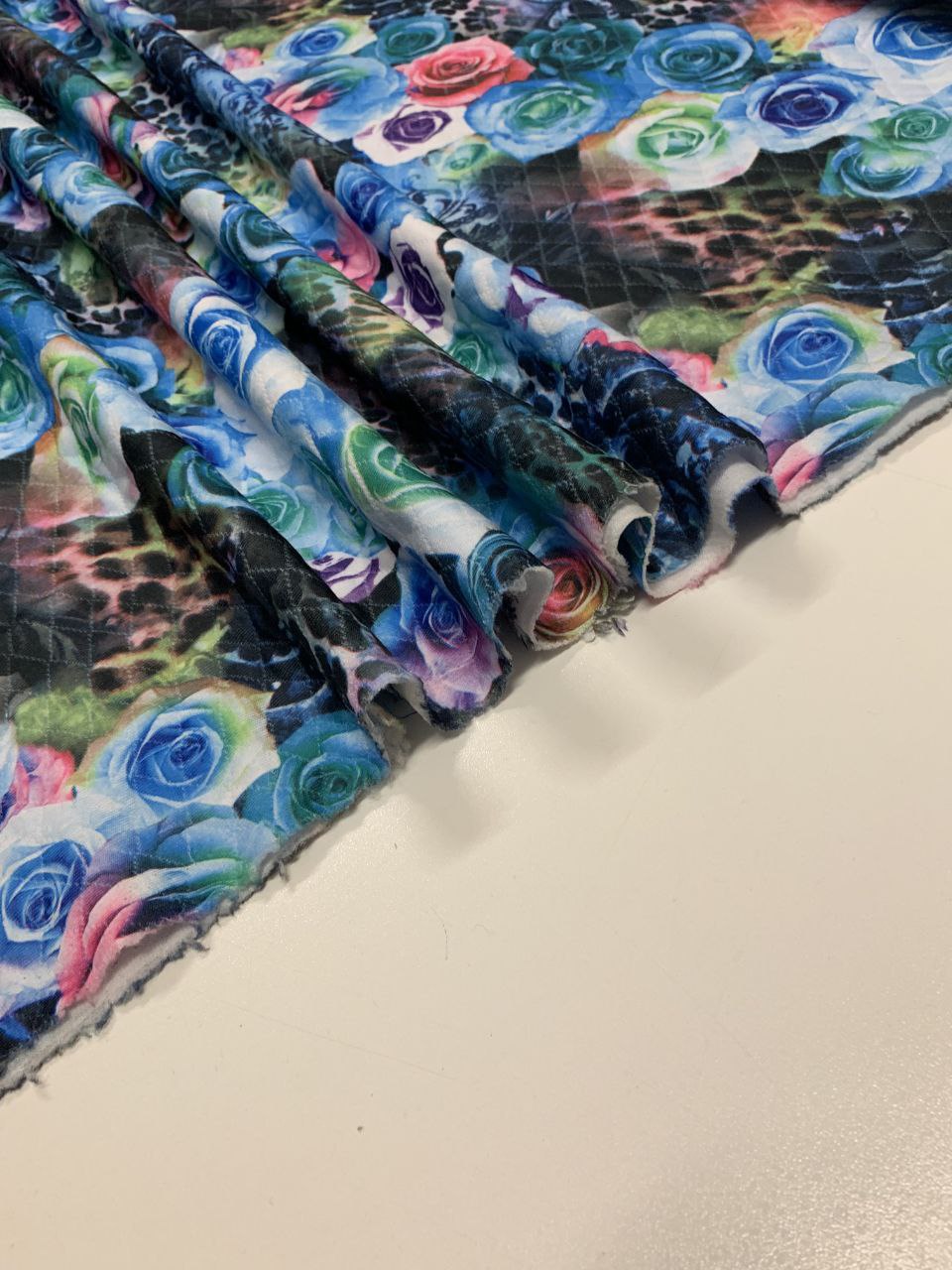 Polyester Kleidung Stoffe bunte Blumen mit blauem Design