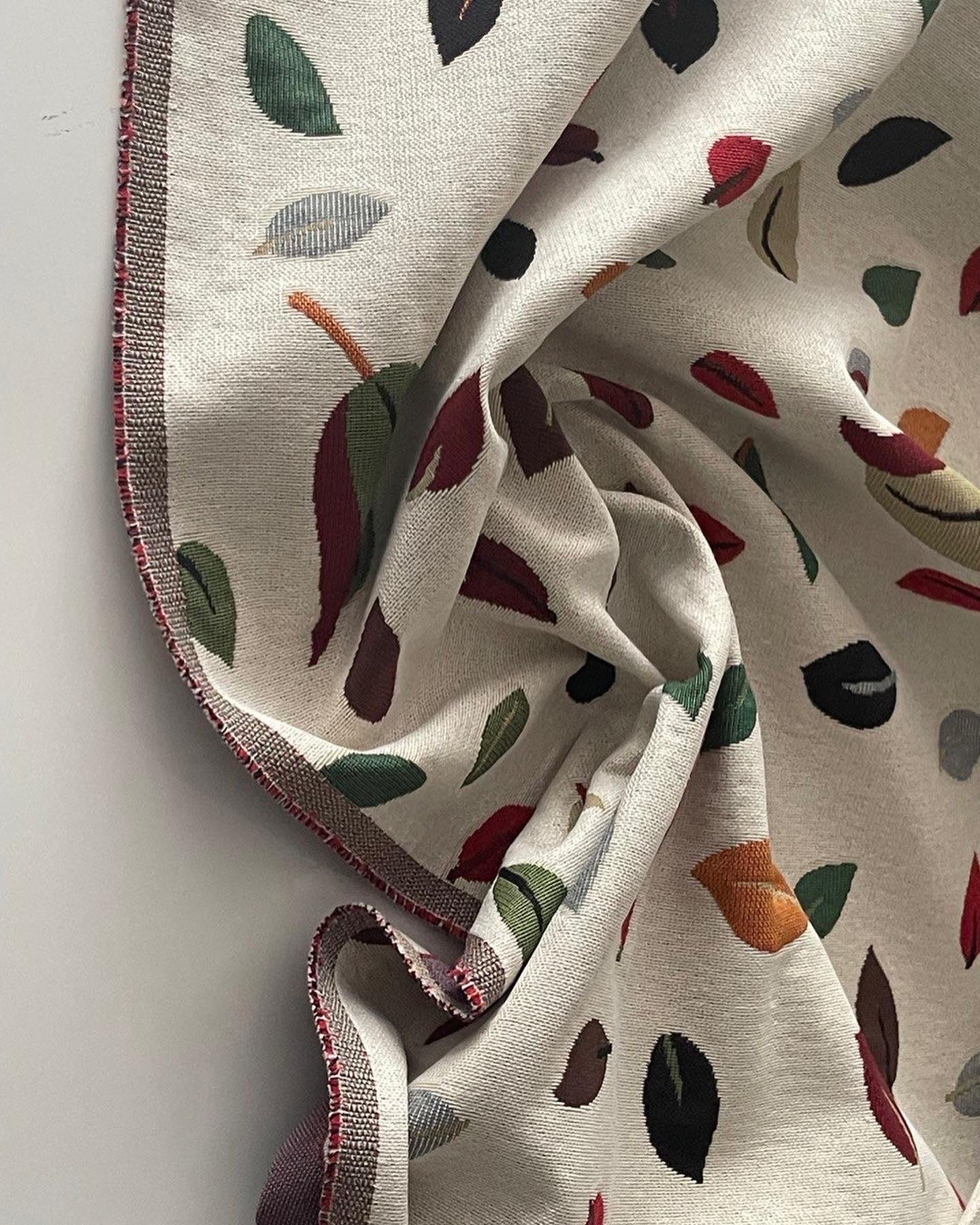 Gobelin Stoffe Motiv bunte Blätter weißer Hintergrund