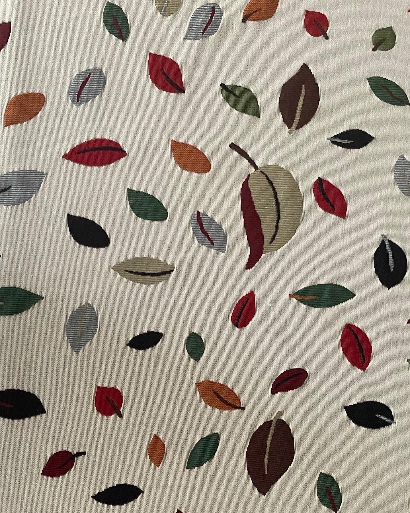 Gobelin Stoffe Motiv bunte Blätter weißer Hintergrund