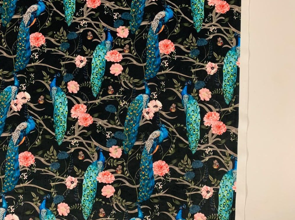 Digitalsamt Blauer Pfau mit Rosen