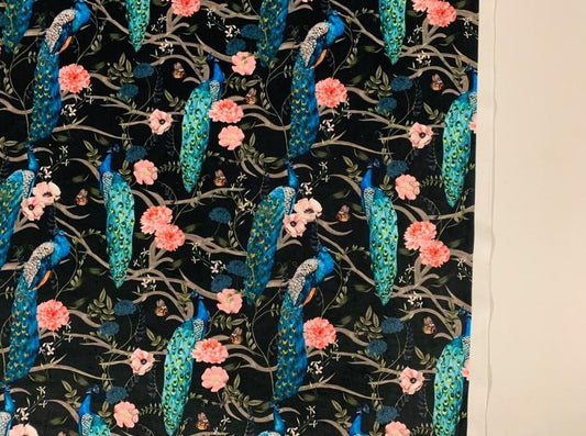 Digitalsamt Blauer Pfau mit Rosen