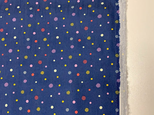 Jens Stoffe bunte Punkte mit blauem Hintergrund